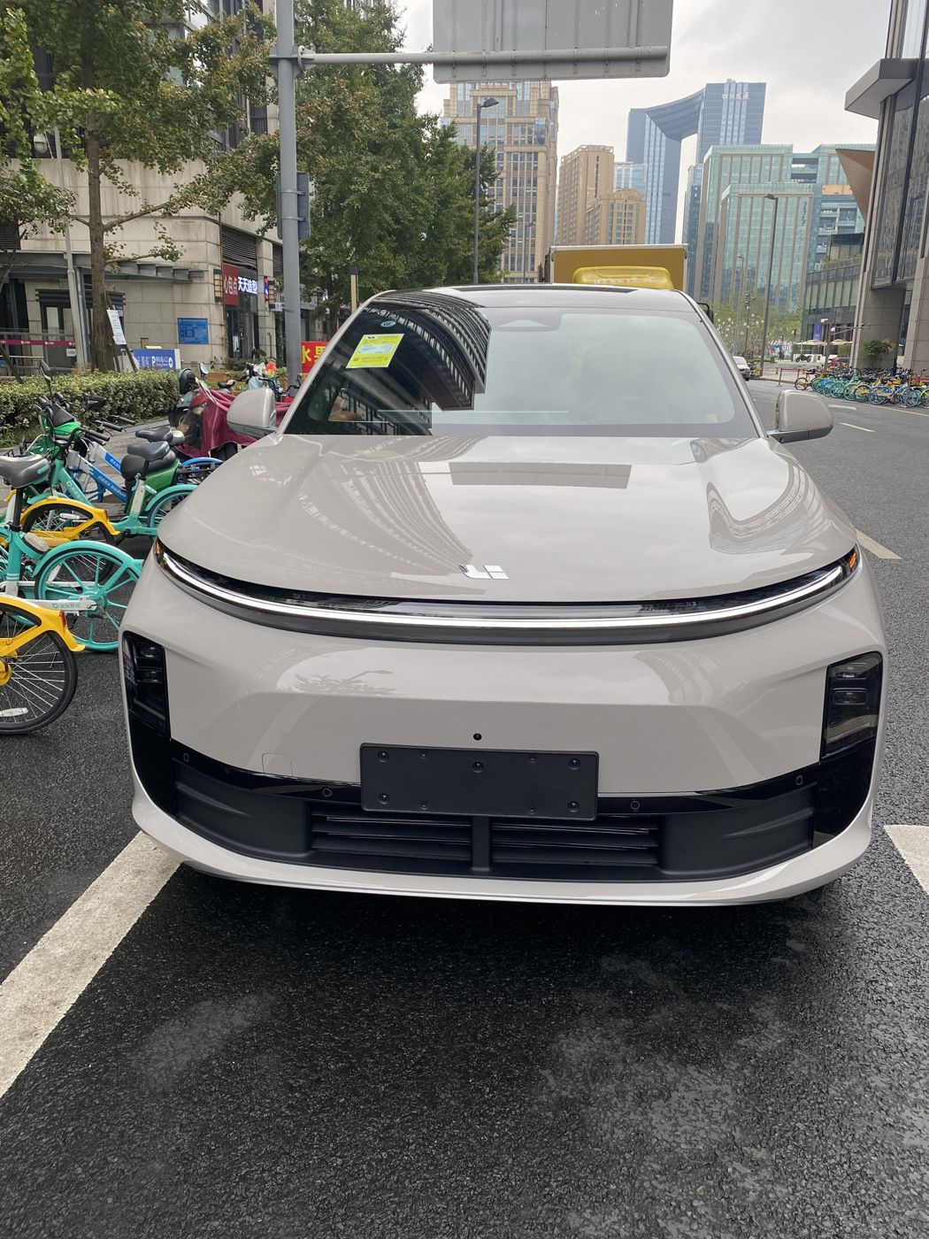 南宫28 MEGA 高压纯电 MPV